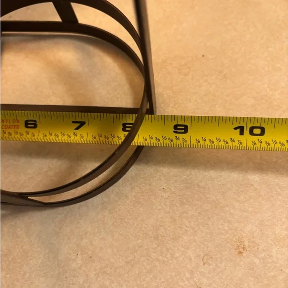 Vintage-Style Brown Metal Bottle Carrier - Picture 5 of 8